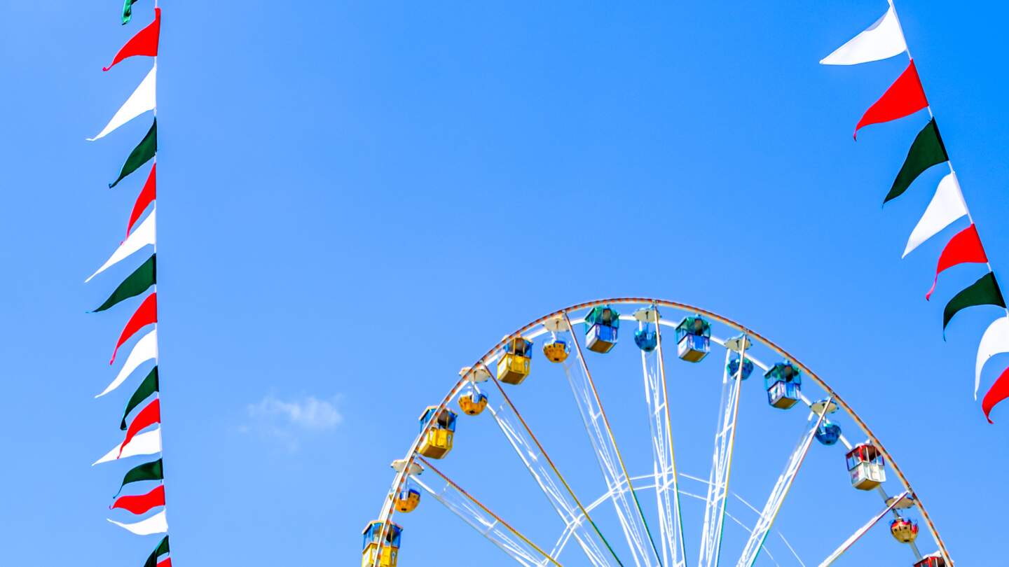 Riesenrad auf einem Festival in Augsburg | © Gettyimages.com/FooTToo