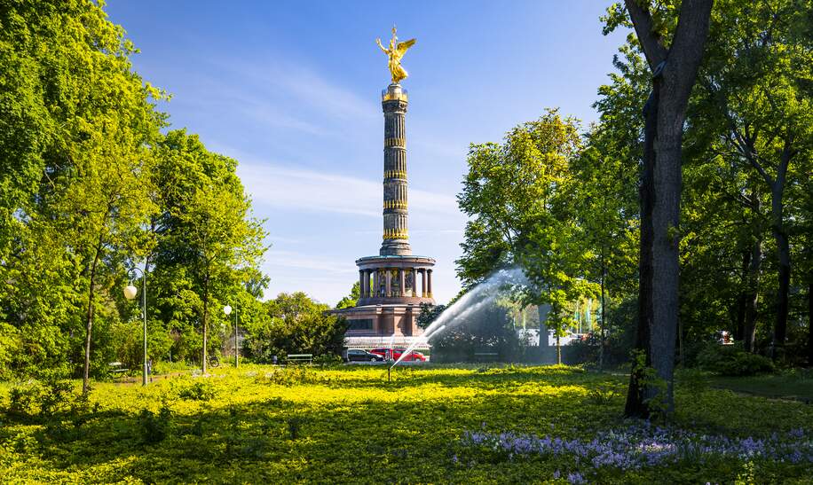 Tiergarten, Blick auf die Siegessäule. Tiergarten - ein großer und schöner Park im Herzen der Stadt Berlin. | © Gettyimages.com/spinout