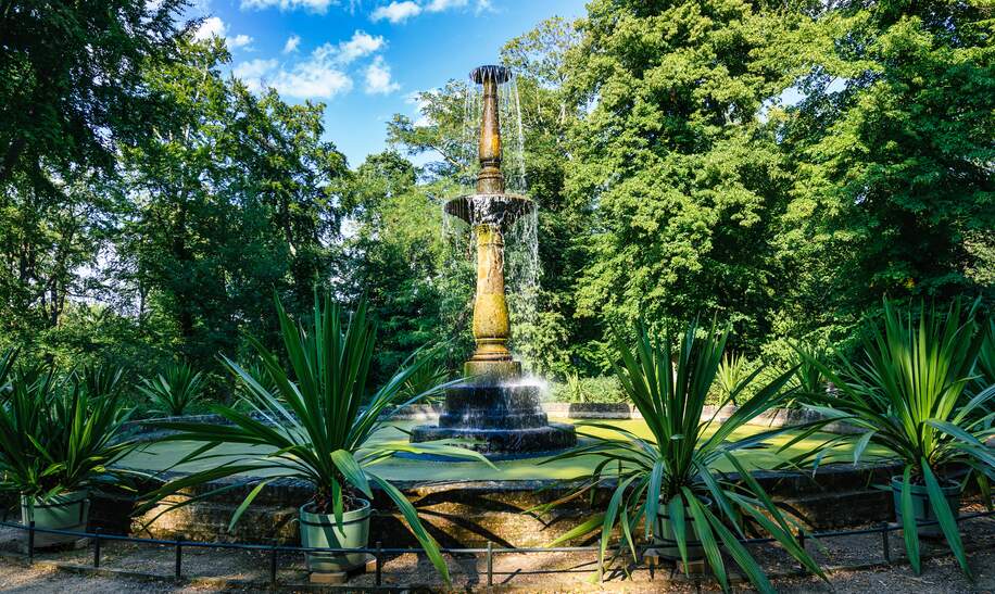 Blick auf den Brunnen der Pfaueninsel in Berlin im Sommer | © Gettyimages.com/Andreas Voelkel