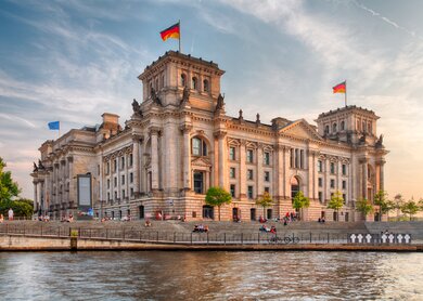 Reichstag in Berlin, Deutsches Paralment im Sommer | © Gettyimages.com/TomasSereda