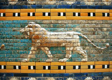Mosaik Loewe der Prozessionsstrasse Ischtar-Tor im Pergamon Museums in Berlin  | © Pixabay.com/pcdazero 