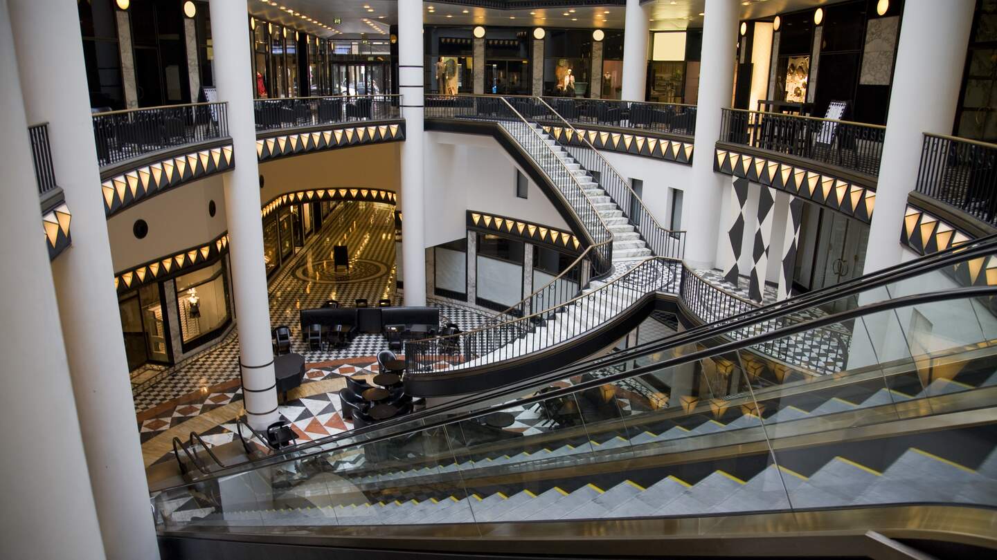 Einkaufszentrum in Berlin mit luxuriöser Innenausstattung | © Gettyimages.com/archives