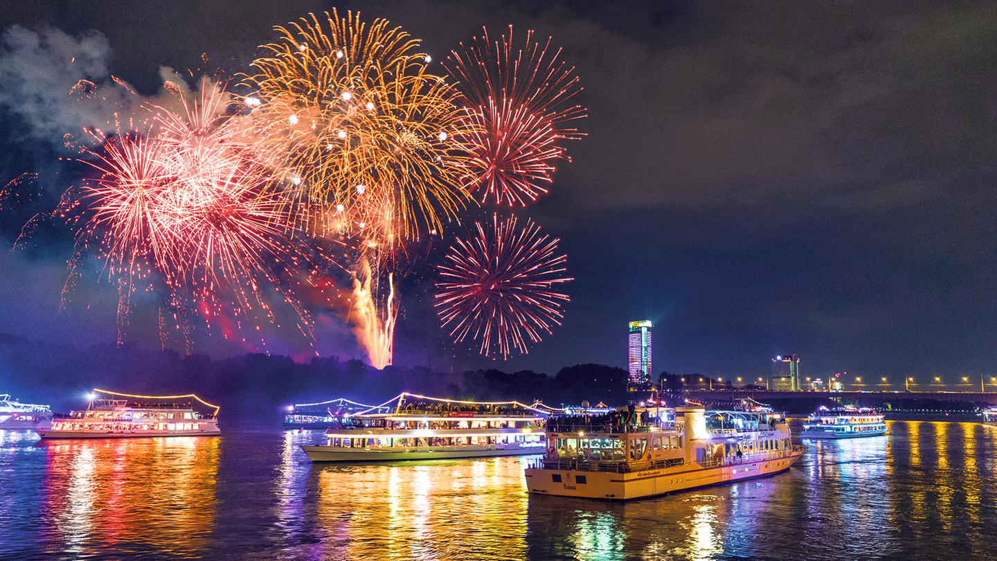Rhein in Flammen bei Bonn Feuerwerk Event am Fluss | © Tourismus & Congress GmbH