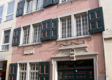 Blick auf das Geburtshaus von Ludwig van Beethoven in Bonn bei gutem Wetter | © Gettyimages.com/SebastianHamm