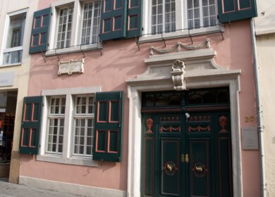 Blick auf das Geburtshaus von Ludwig van Beethoven in Bonn bei gutem Wetter | © Gettyimages.com/SebastianHamm