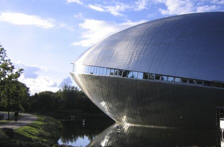 Das Museum der Wissenschaft in Bremen an einem sonnigen Tag | © Gettyimages.com/christian38os