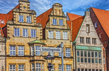 Alte Haeuser in der Boettcherstrasse in Bremen | © Gettyimages.com/Travel Faery