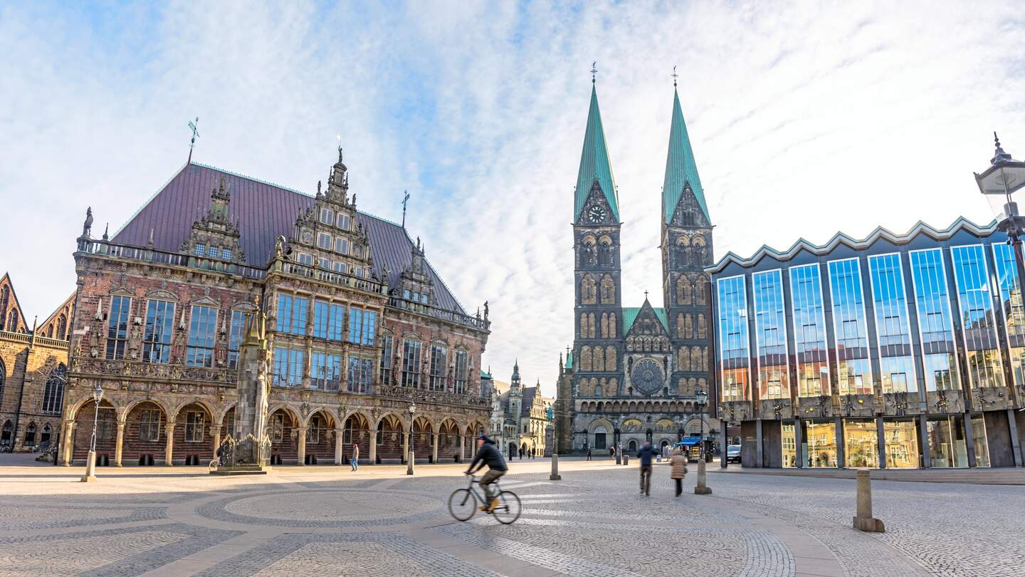 Das Rathaus und der Dom in Bremen an einem sonnigen Tag | © Gettyimages.com/golero