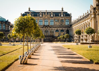 Dresden Zwinger mit Blick auf die Gartenanlage und den Porzellanpavillon der Staatlichen Kunstsammlungen | © Michael R. Hennig (DML-BY)
