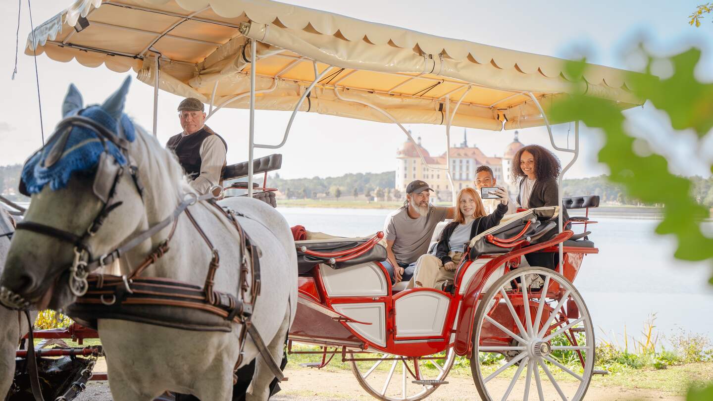 Moritzburg bei Dresden Familienkutschfahrt | © Sebastian Weingart (DML-0)