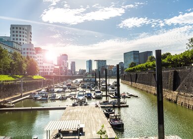 Duesseldorf-Hafen mit Sonne | © Gettyimages.com/querbeet
