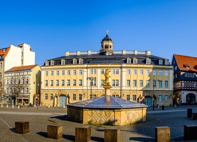 Historische Gebaeude in der Altstadt von Eisenach mit blauem Himmel | © Gettyimages.com/FooTToo