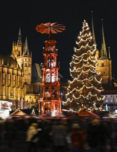 Der Weihnachtsmarkt in Erfurt bei Nacht | ©  Gettyimages.com/Jareck