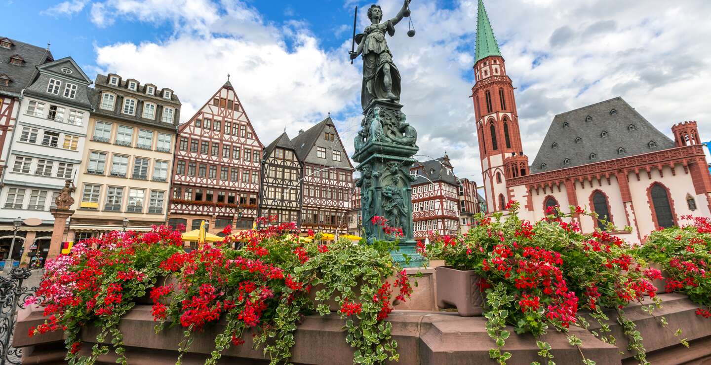 Brunnen in Mitten der Frankfurter Altstadt | © Gettyimages.com/vichie81