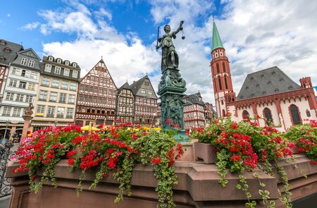 Brunnen in Mitten der Frankfurter Altstadt | © Gettyimages.com/vichie81