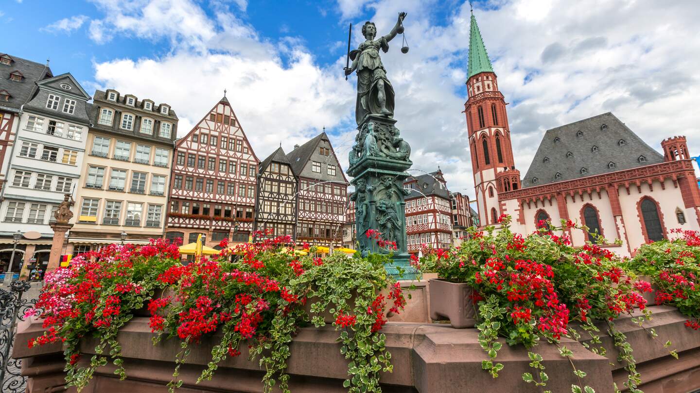 Brunnen in Mitten der Frankfurter Altstadt | © Gettyimages.com/vichie81