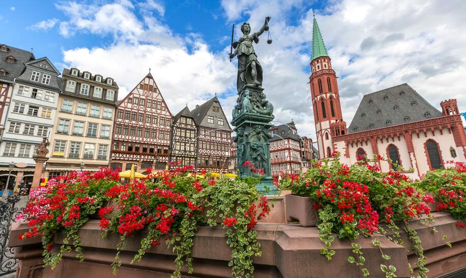 Brunnen in Mitten der Frankfurter Altstadt | © Gettyimages.com/vichie81