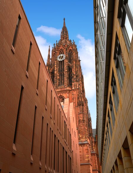 Der Frankfurter Dom, der Kaiserdom St. Bartholomaus | © Gettyimages.com/LUNAMARINA