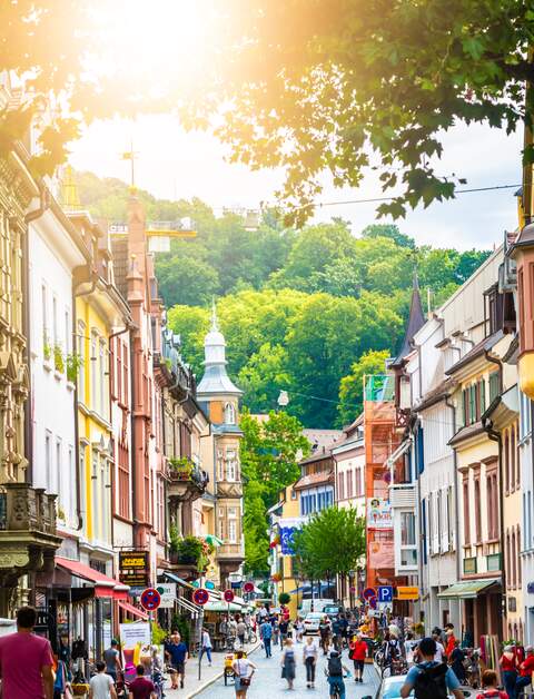 Die Innenstadt Freiburgs an einem sommerlichen Tag | © Gettyimages.com/querbeet