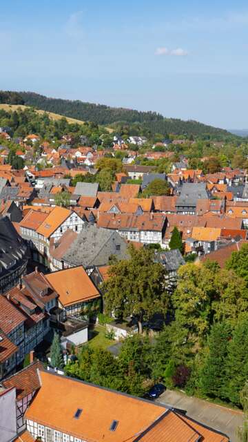 Panoramablick von der Marktkirche in die Altstadt von Goslar bei gutem Wetter | © Gettyimages.com/Birgit Puck