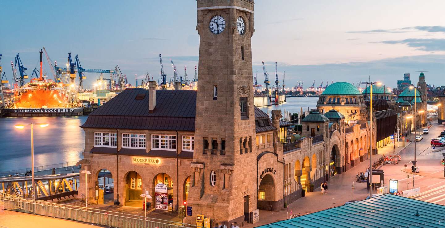 Landungsbrücken in Hamburg | © Gettyimages.com/Timo Christ