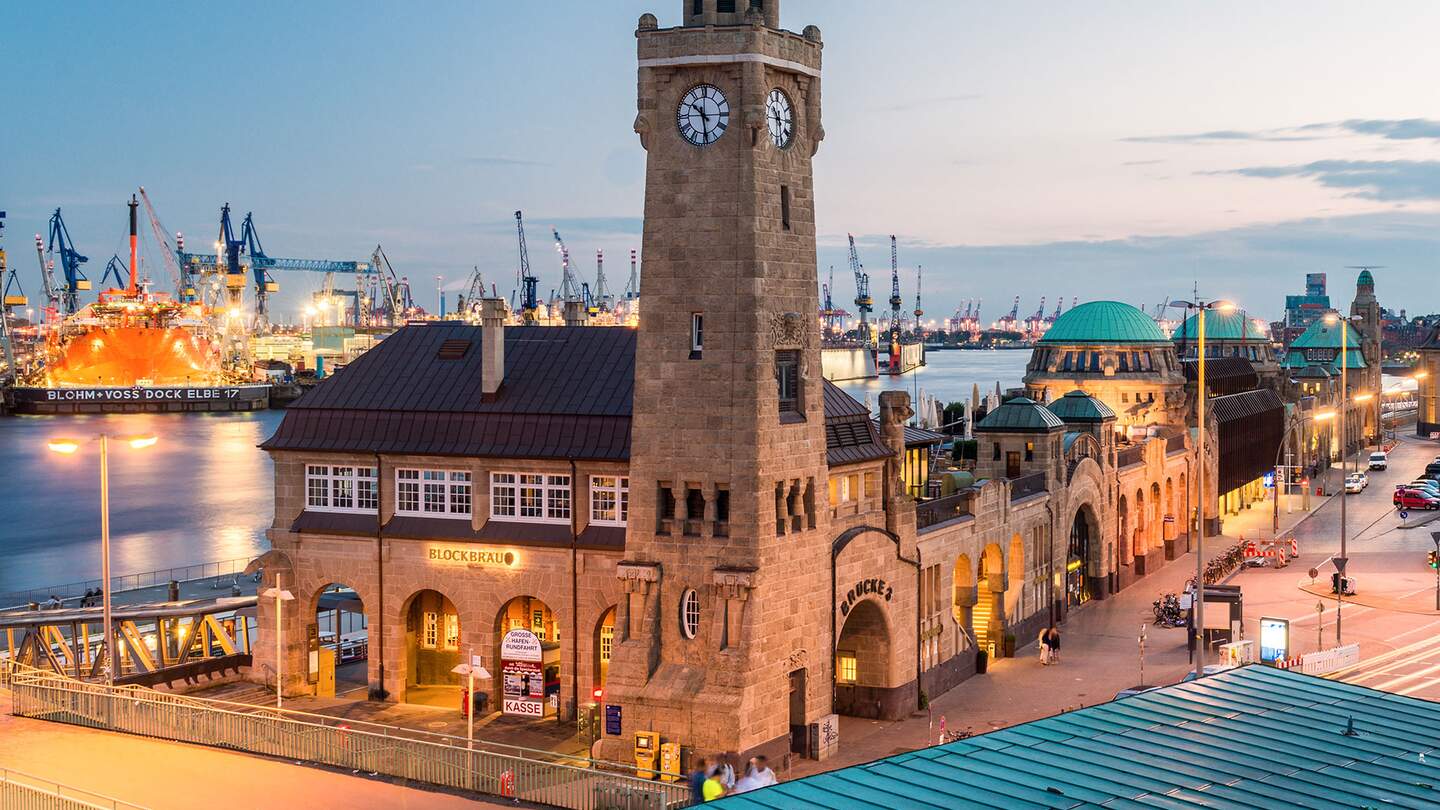 Landungsbrücken in Hamburg | © Gettyimages.com/Timo Christ
