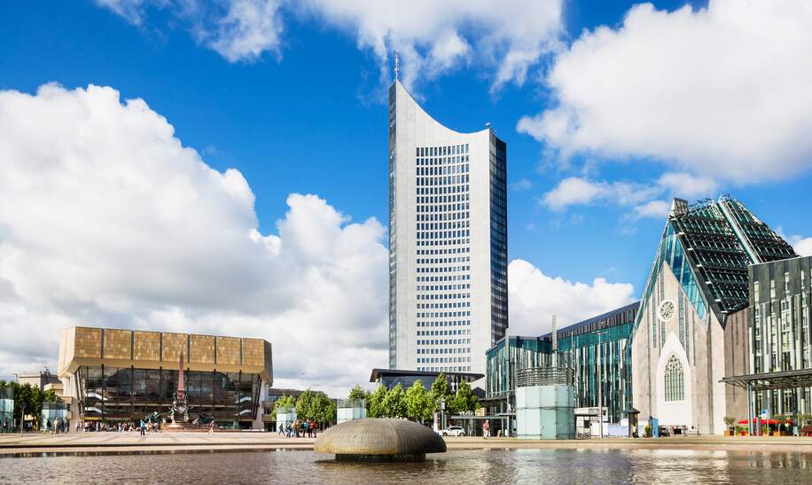 Der neue Universitaetscampus am Augustusplatz in Leipzig bei gutem Wetter | © Gettyimages.com/TommL