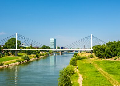 Blick auf den Neckar in Mannheim | © Gettyimages.com/Leonid Andronov