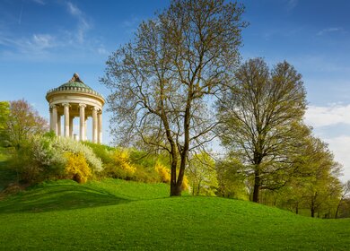 Englischer Garten in München im Frühling bei Sonnenschein | © Gettyimages.com/Auris