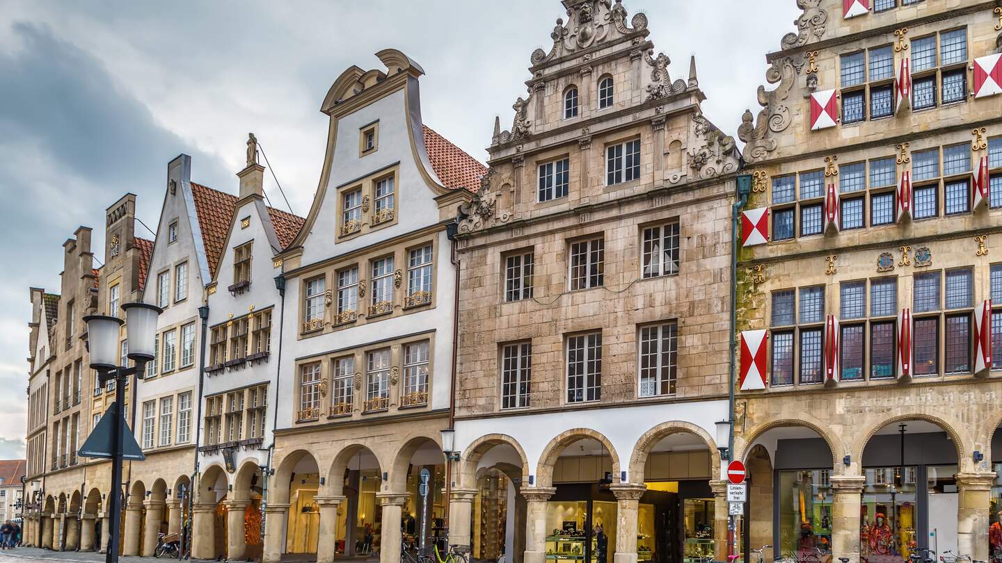 Der Prinzipalmarkt ist eine historische Strasse mit alten Gebaeuden | © Gettyimages.com/Borisb17