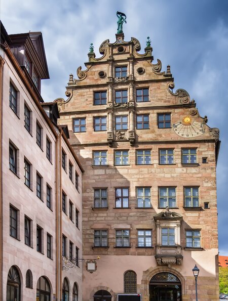 Fembos Haus in Nuernberg an einem sonnigen Tag | © Gettyimages.com/Borisb17