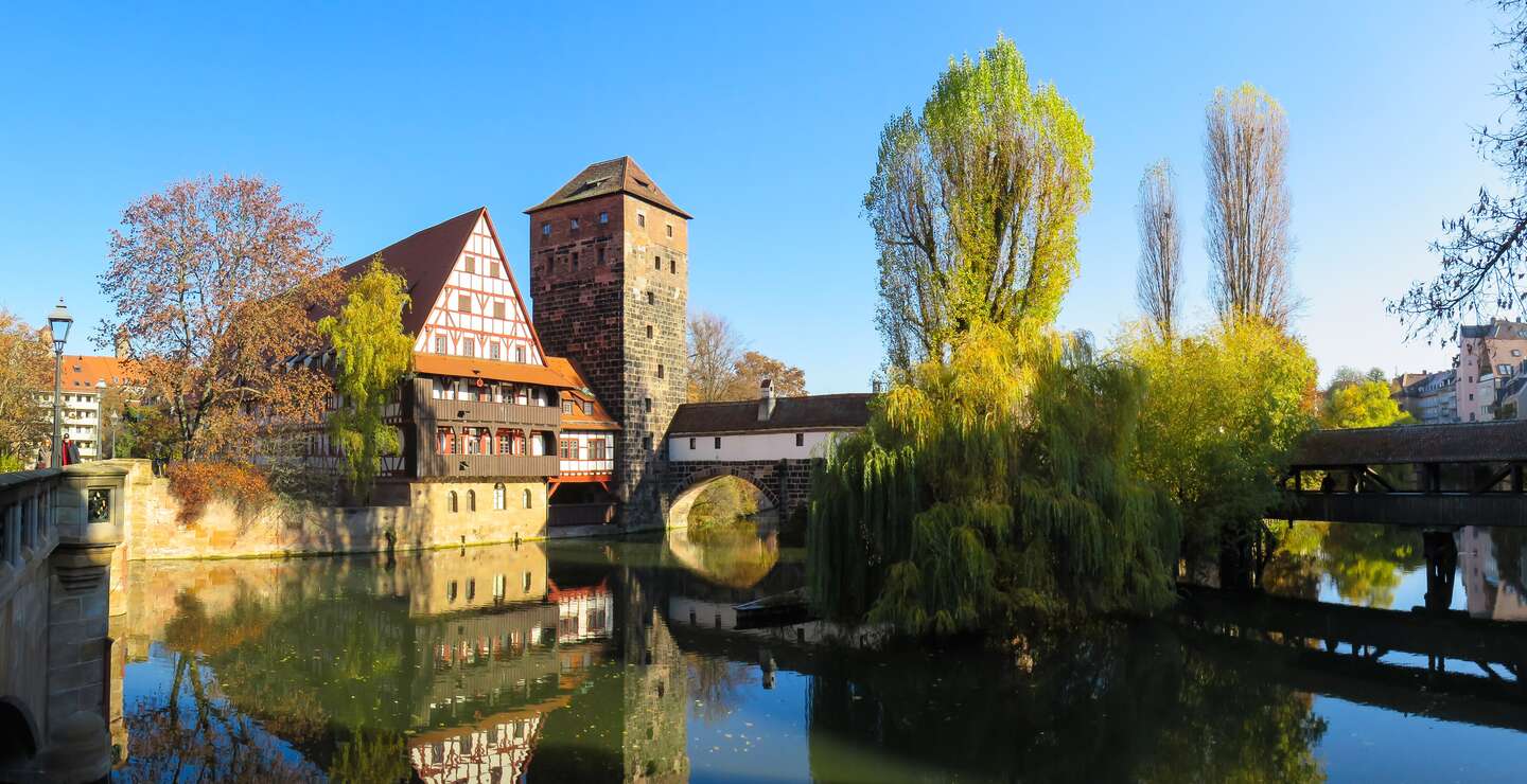 Henkersteg in Nuernberg im Herbst mit blauem Himmel | © Pixabay/garten-gg