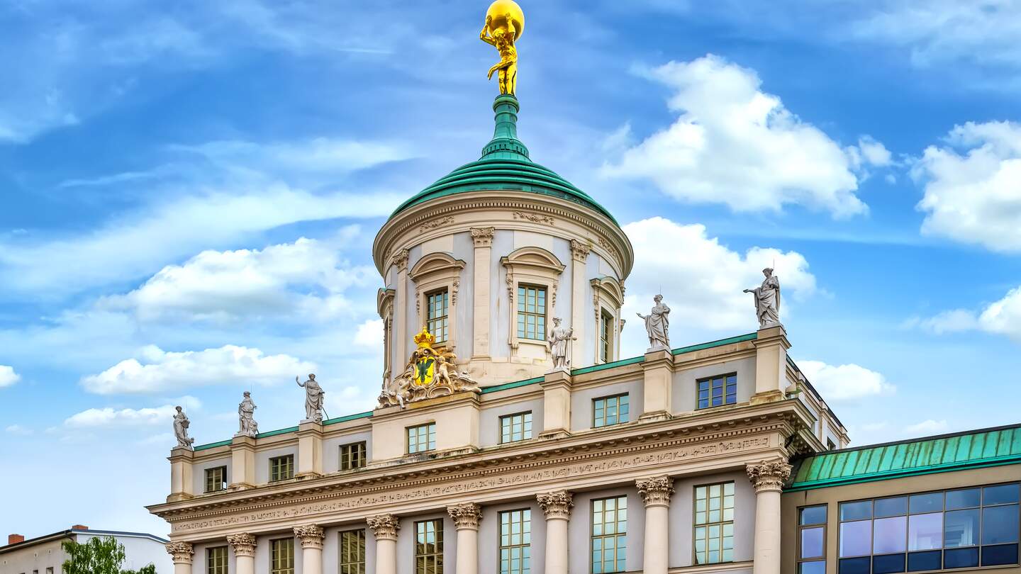 Altes Rathaus am Alten Markt in Potsdam | © Gettyimages.com/Fotomax