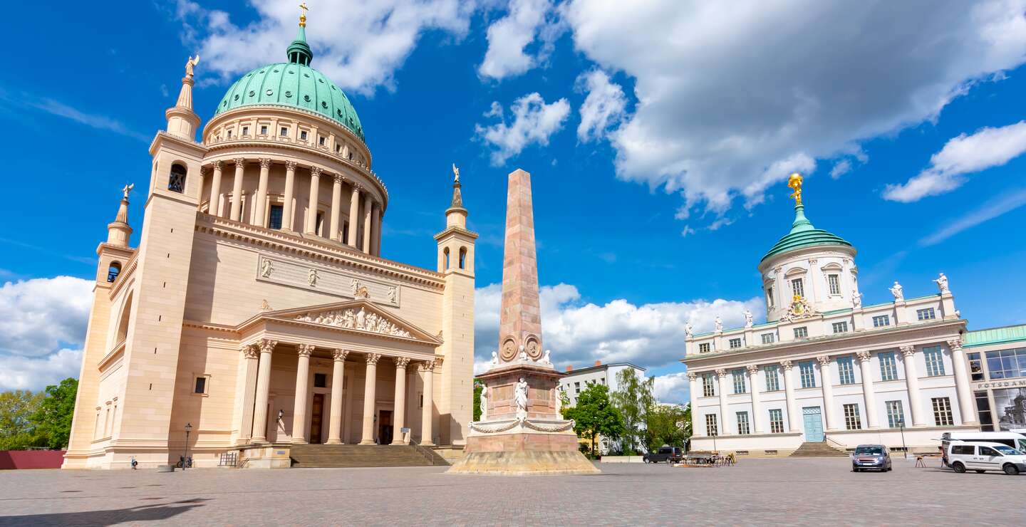 Alter Marktplatz mit Nikolauskirche und Rathaus, Potsdam | © Gettyimages.com/Vladislav Zolotov