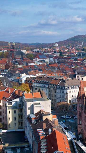 Stadtansicht Saarbruecken, Panorama von oben mit historischem Rathaus und Johanneskirche  | © Gettyimages.com/Gugu Mannschatz