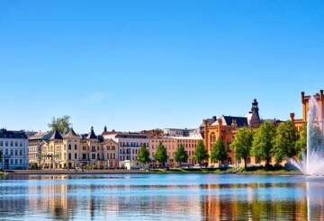 Pfaffenteich mit Blick auf die Altstadt in Schwerin | © Gettyimages.com/DR pics24