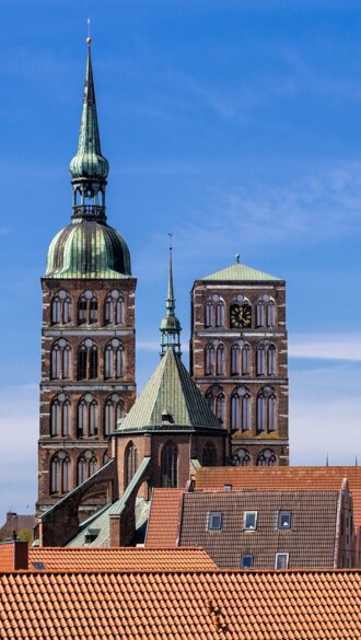 Historisches Gebaeude und Dächer der Stadt Stralsund | © Gettyimages.com/RicoK69