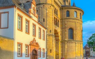 Museum am Dom in Trier bei aufgehender Sonne | © Gettyimages.com/trabantos