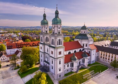 Blick auf die Basilika vonKempten | © gettyimages.com/Rado_Kellne