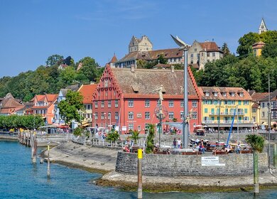 meersburg-hafen-sommer | © pixabay/GabrieleLaesser