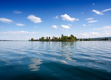 Bodensee mit Blick über das Wasser auf die Schweiz | © © Gettyimages.com/Tomjac80