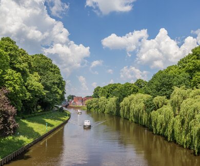 Boote auf der Ems in Meppe | © gettyimages.com/Marc_Venema
