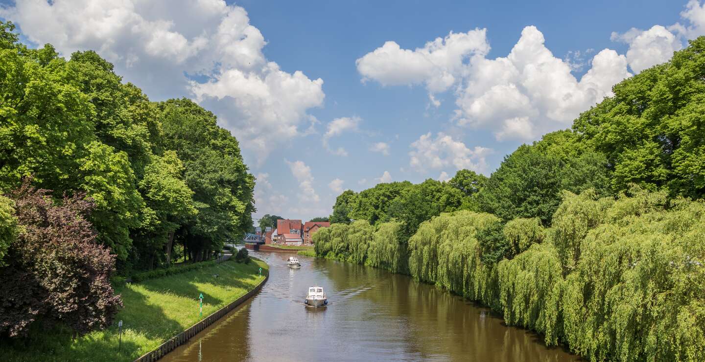 Boote auf der Ems in Meppe | © gettyimages.com/Marc_Venema