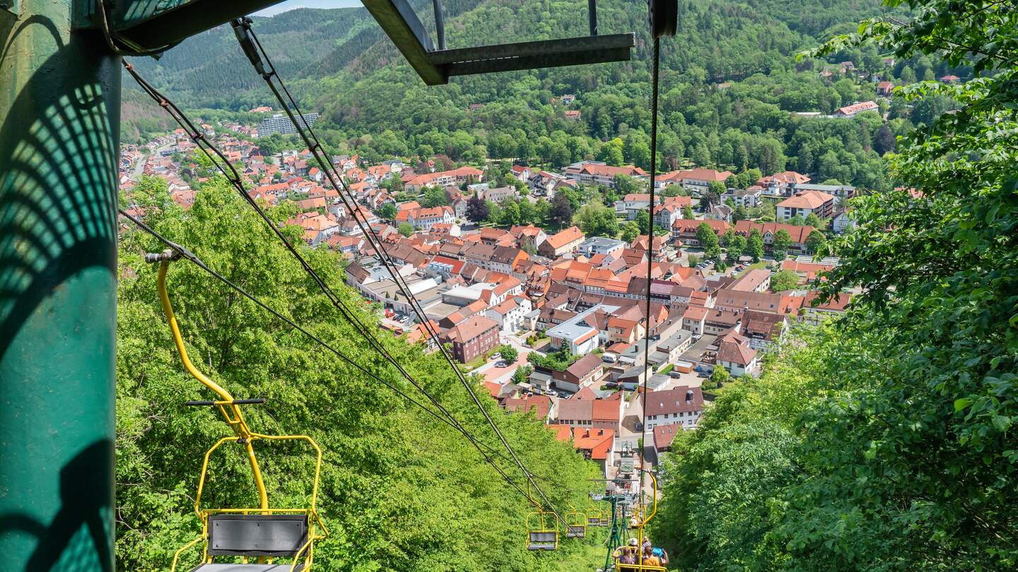 Doppelsesselbahn in Bad Lauterberg auf dem Weg zum Hausberg | © Gettyimages.com/frankix