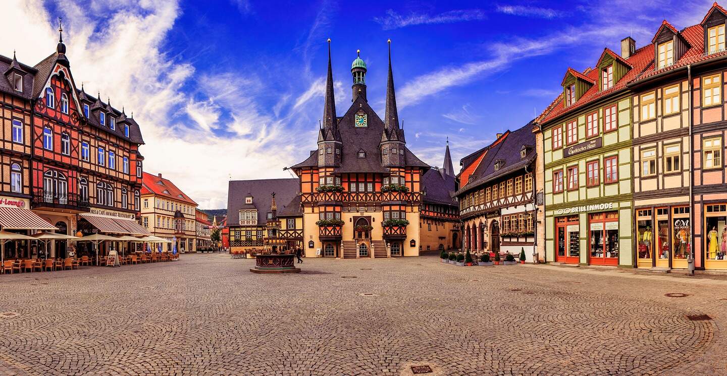 Altstadt zeichnet sich durch ihre Fachwerkhaeuser aus, darunter das mittelalterliche Rathaus | © pixabay.com/andreaswdnr26