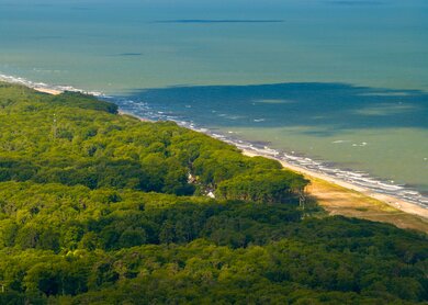 Eine Luftaufnahme von dem strand von Graal-Müritz | © Gettyimages.com/jotily