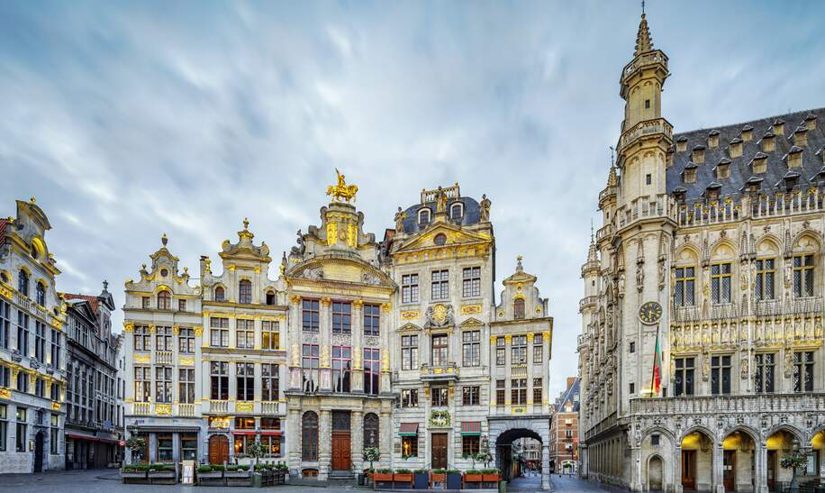 Mittelalterliche Gebäude des Grand Place Square in Brüssel | © Gettyimages.com/tunart