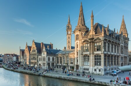 Die Gracht des alten Hafens, die Graslei im historischen Zentrum von Gent, Flandern/Belgien | © Gettyimages.com/orpheus26