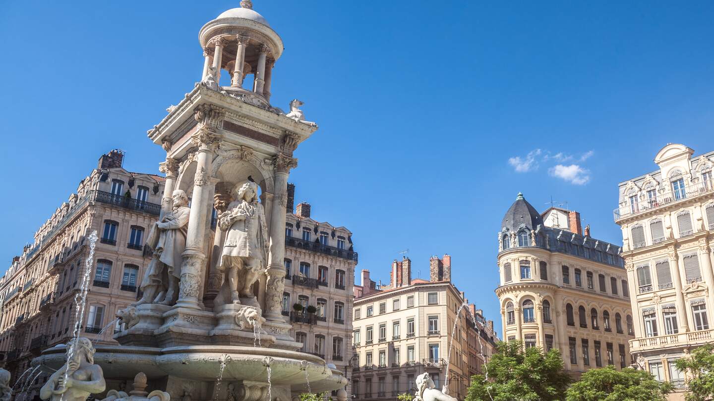 Bild des Brunnens des Place des Jacobins, eines der wichtigsten Wahrzeichen des Stadtzentrums von Lyon | © Gettyimages.com/BalkansCat
