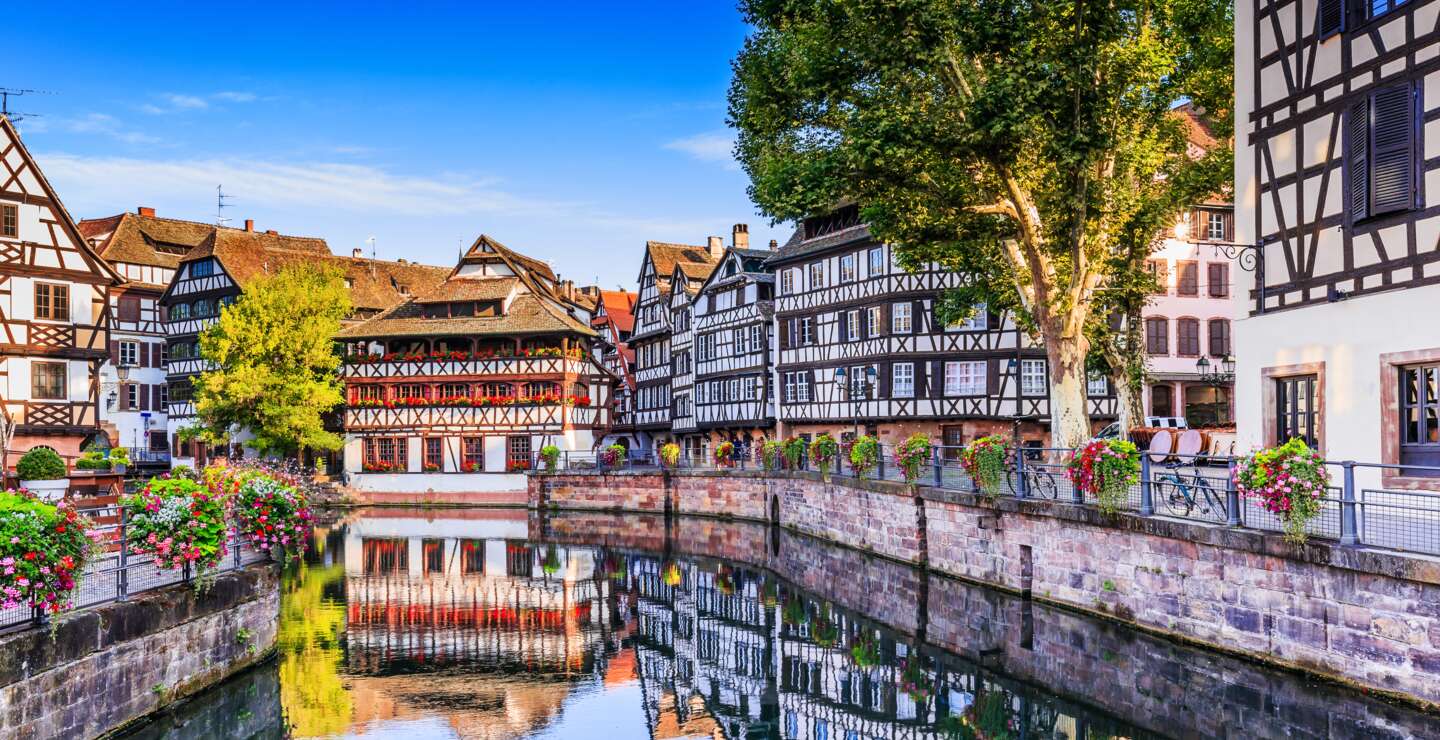 Die Architektur von Straßburg mit Häuserfassaden aus Fachwerk  | © Gettyimages.com/SCStock